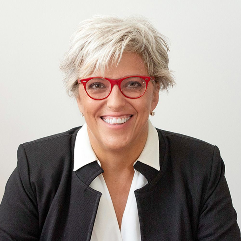 Janice Honeycutt Hering headshot